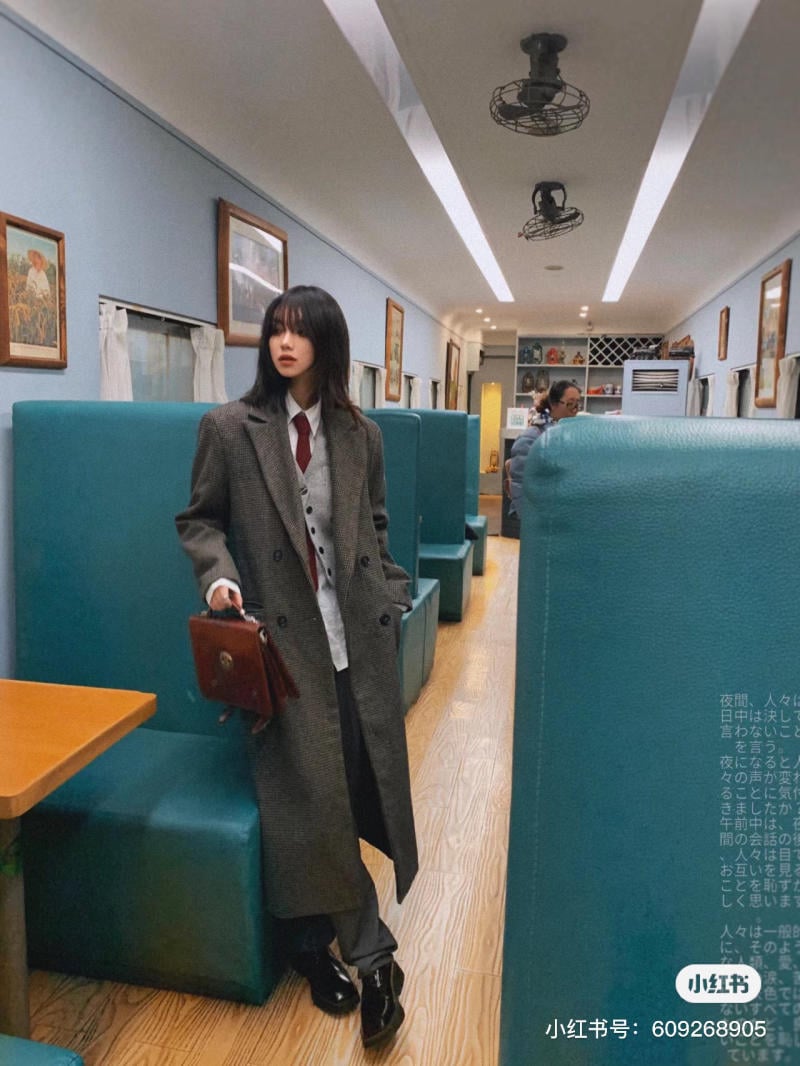 dark academia fashion