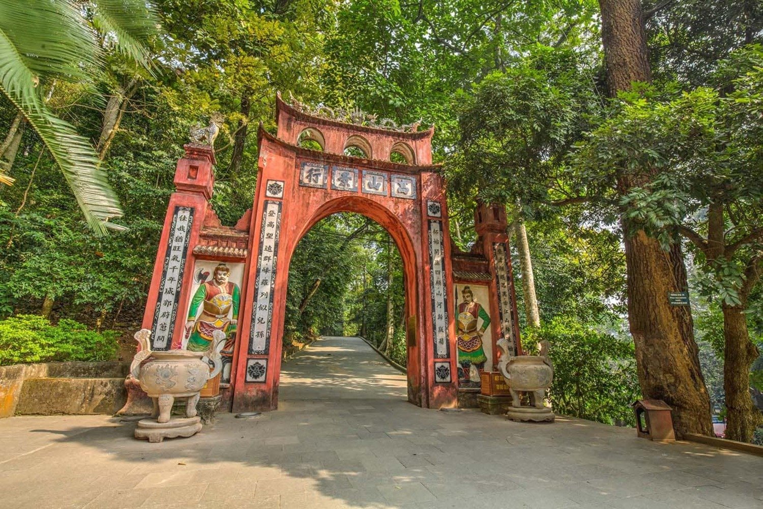 Những quy tắc cần nhớ khi chọn trang phục đi Đền Hùng