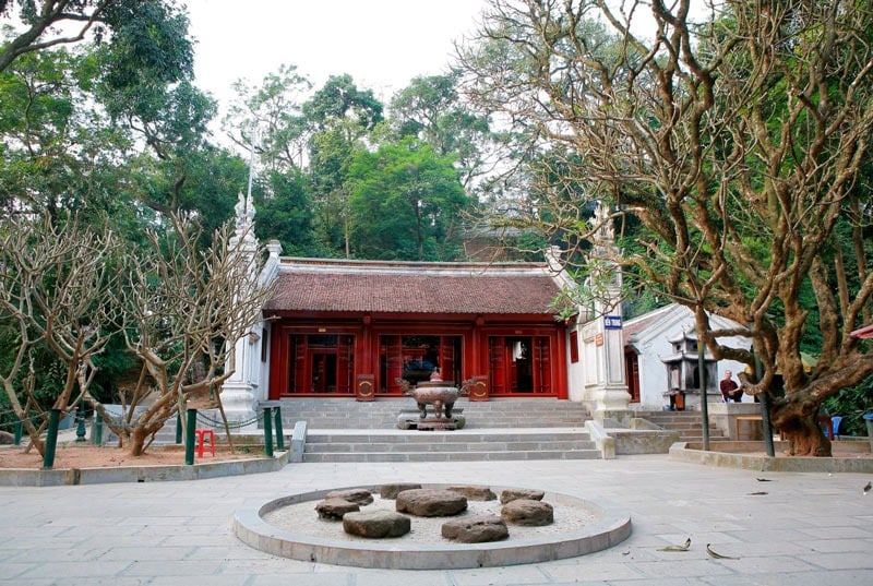Tuyệt đối tránh những trang phục này khi đi lễ Đền Hùng