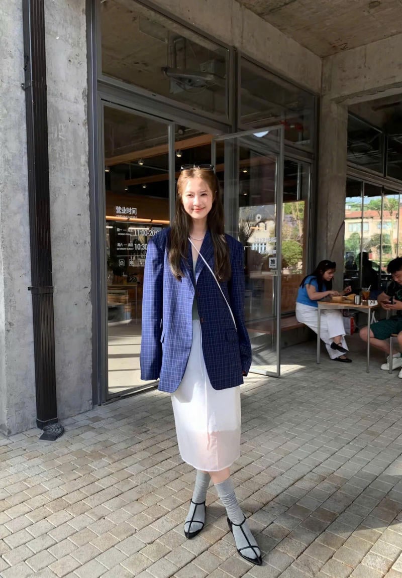 Áo Blazer và Quần Jeans Xanh