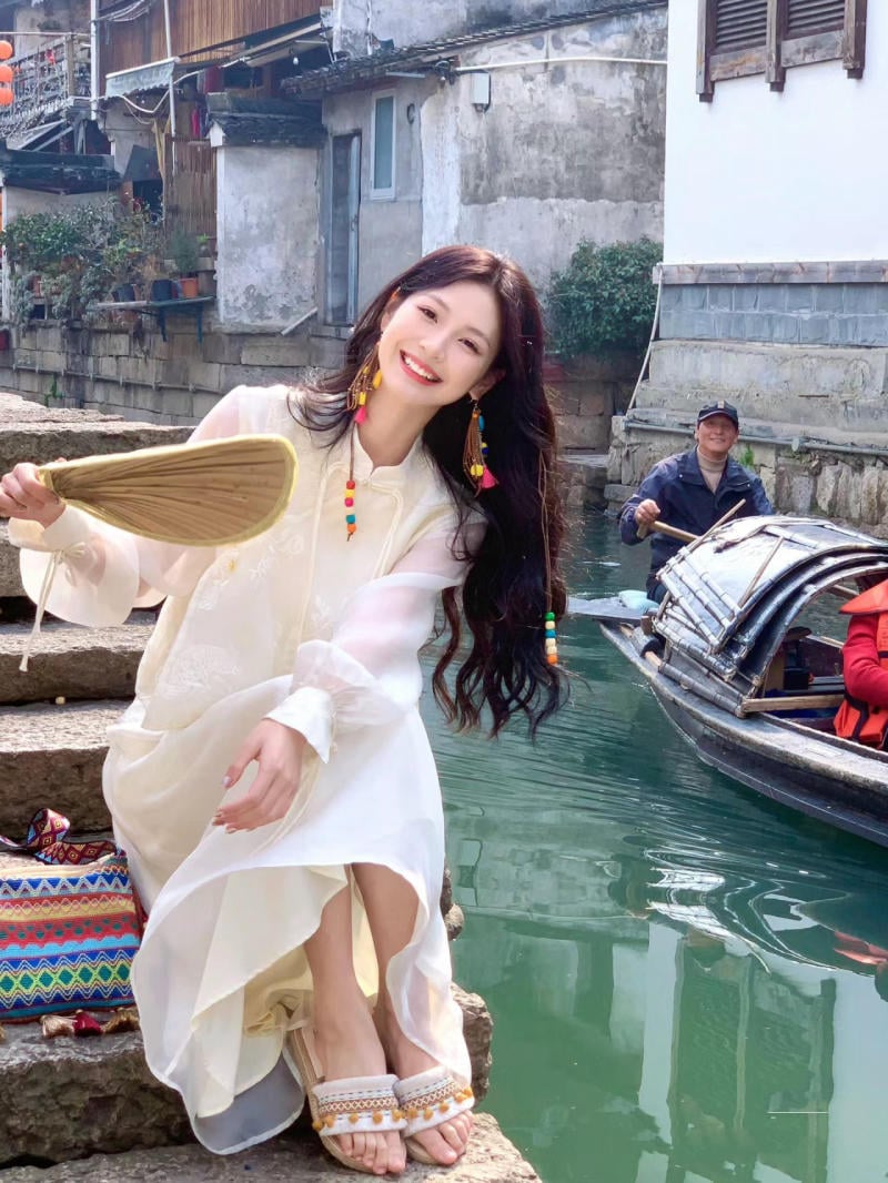 đi Phượng Hoàng cổ trấn mặc gì
