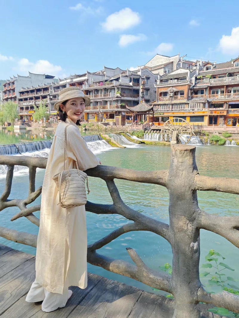 đi Phượng Hoàng cổ trấn mặc gì