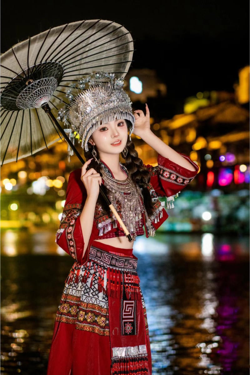 đi Phượng Hoàng cổ trấn mặc gì