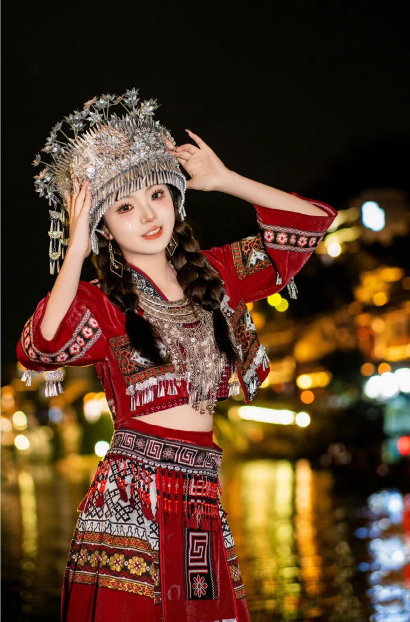 đi Phượng Hoàng cổ trấn mặc gì
