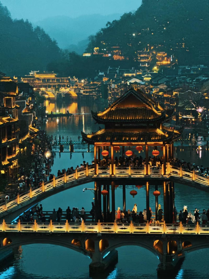 Phượng Hoàng cổ trấn