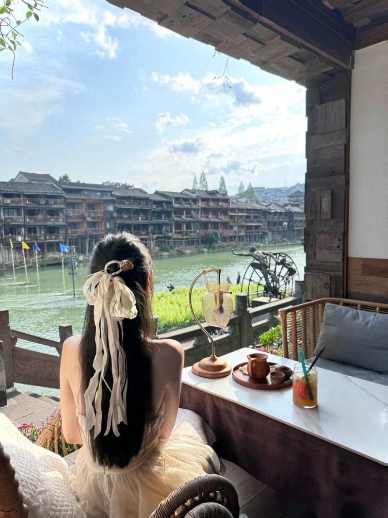 đi Phượng Hoàng cổ trấn mặc gì