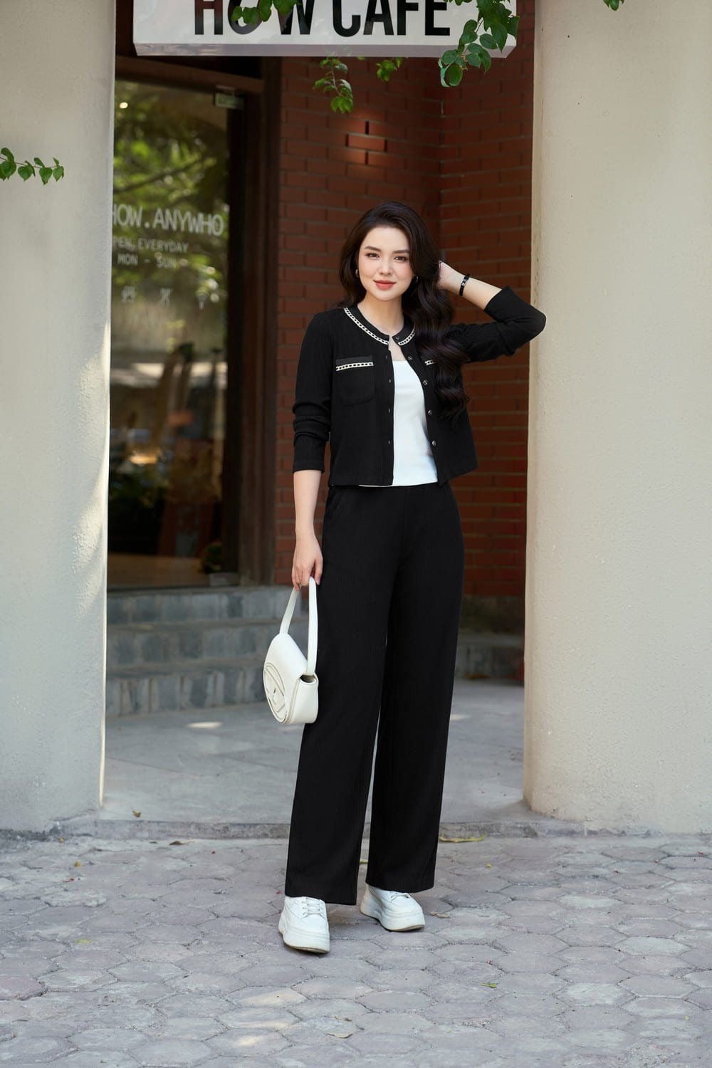 Sang trọng và cổ điển với set đồ tweed đen