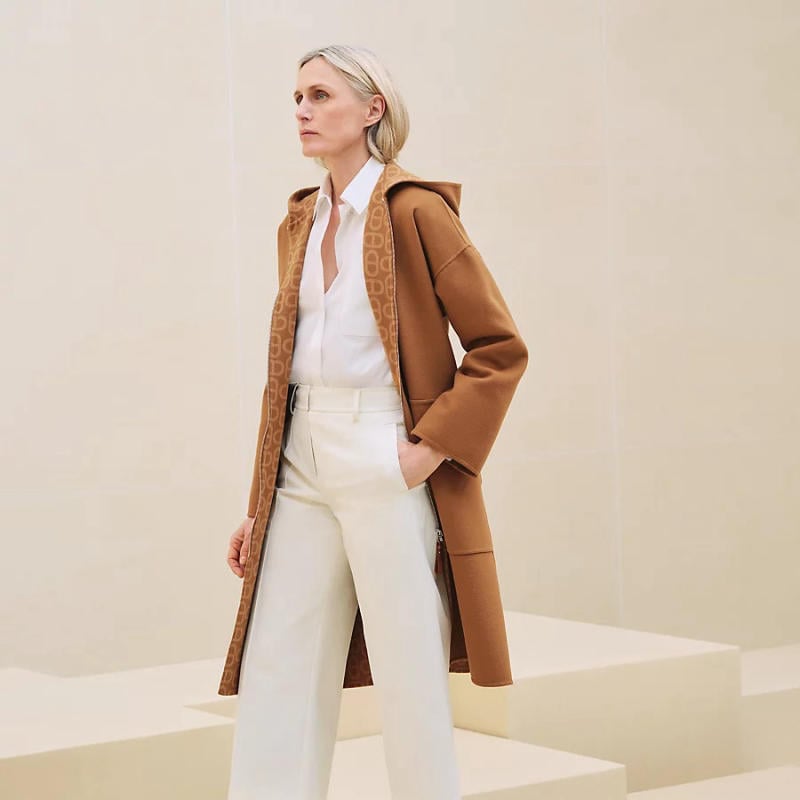 Duffle coat kết hợp quần tây và áo sơ mi
