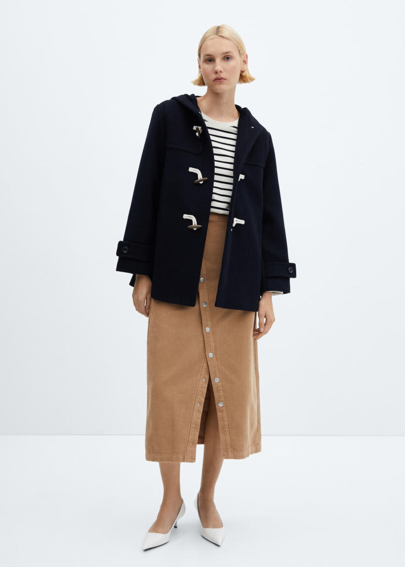 Duffle coat và chân váy chữ A/chân váy midi