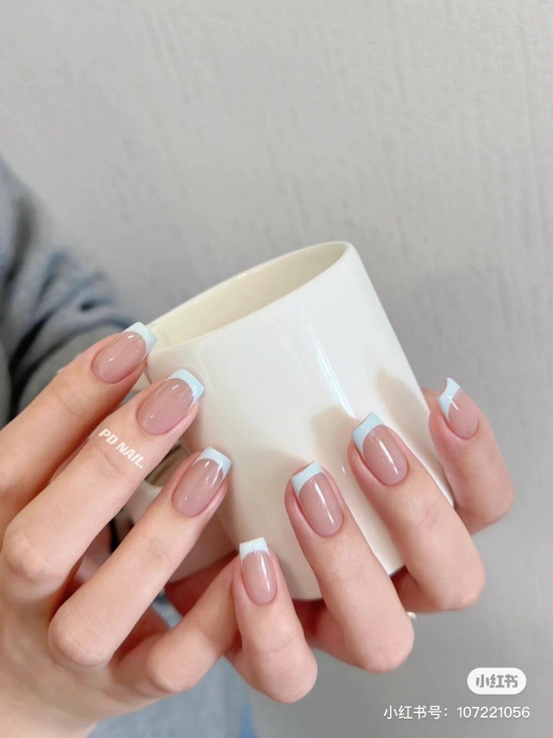 Kiểu Pháp Viền Mảnh hoặc Màu