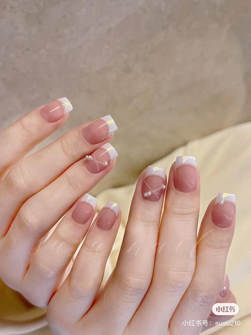 Kiểu Pháp Viền Mảnh hoặc Màu