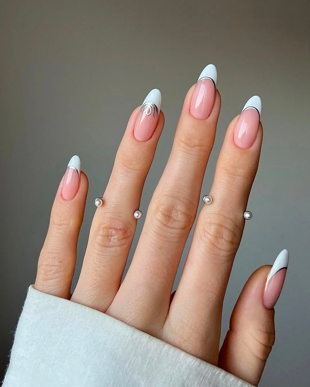 Kiểu Pháp Viền Mảnh hoặc Màu