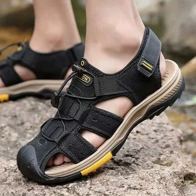 đi biển có nên mang giày thể thao