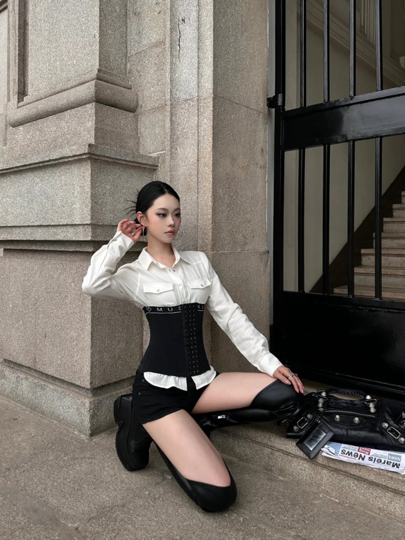 phối đồ với áo sơ mi