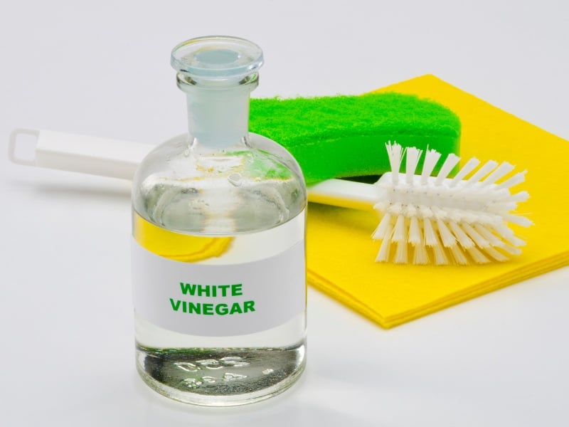 cách tẩy dầu nhớt trên quần áo