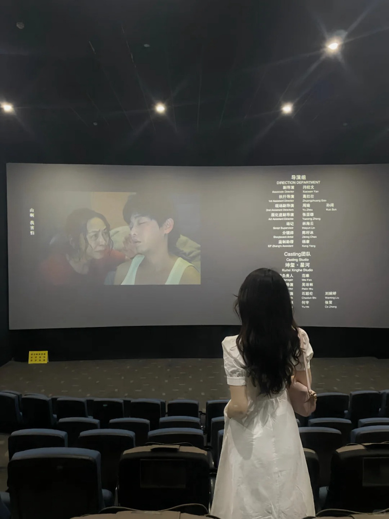 chụp ảnh trong rạp chiếu phim