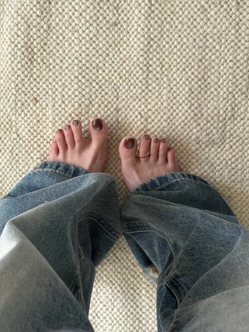 sơn móng chân màu gì cho sáng da