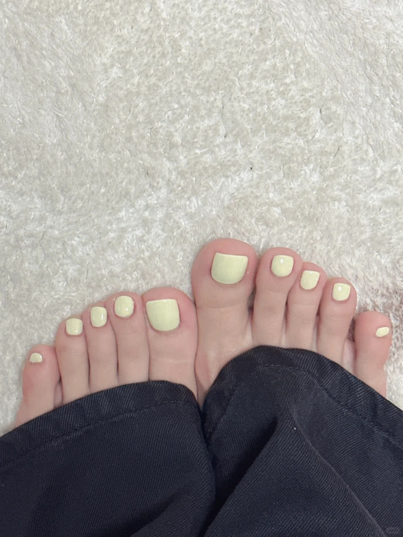 sơn móng chân màu gì cho sáng da