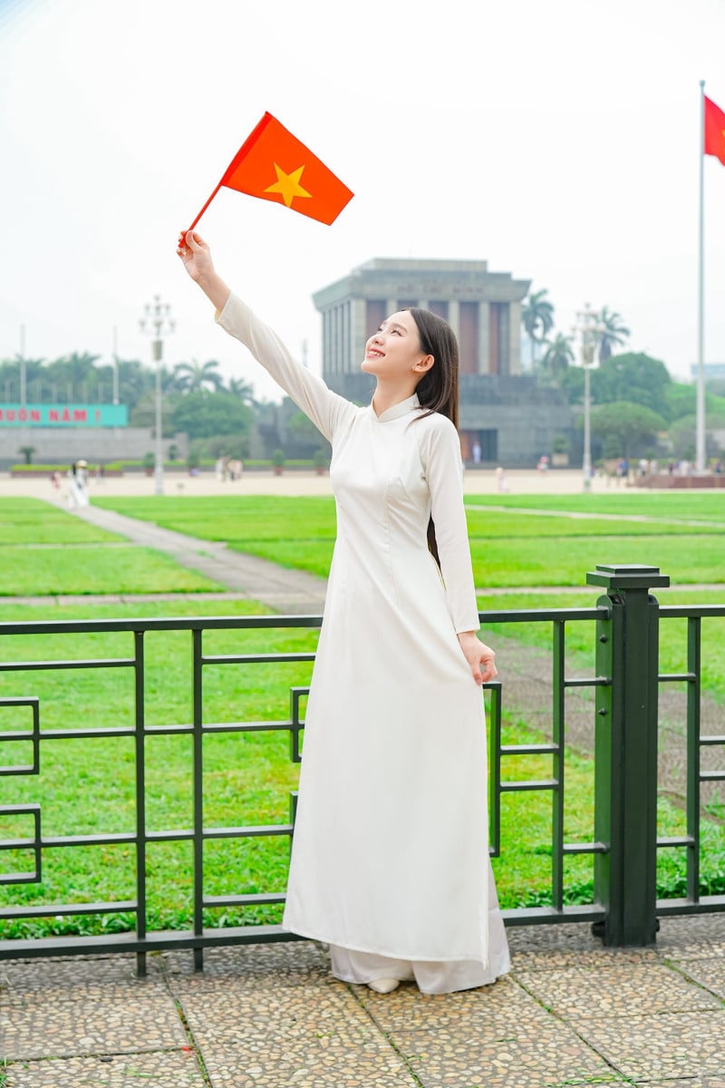 cách tạo sáng chụp ảnh với cờ tổ quốc