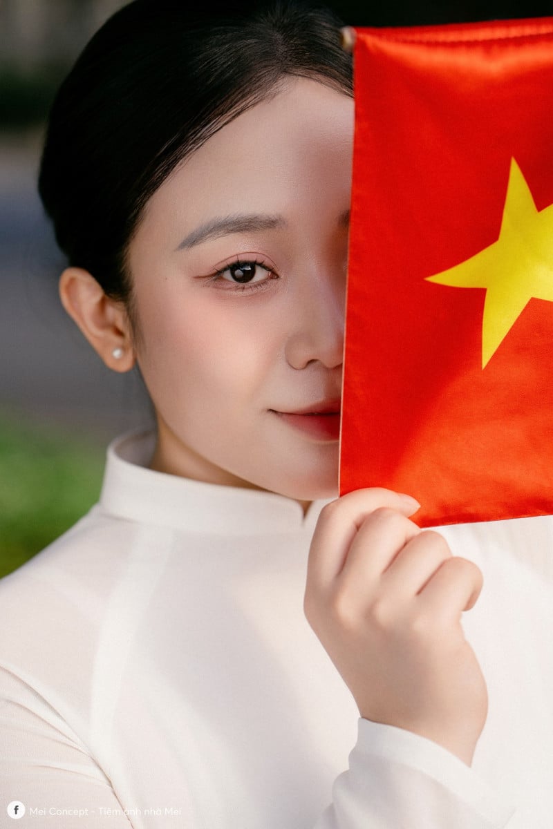 cách tạo sáng chụp ảnh với cờ tổ quốc