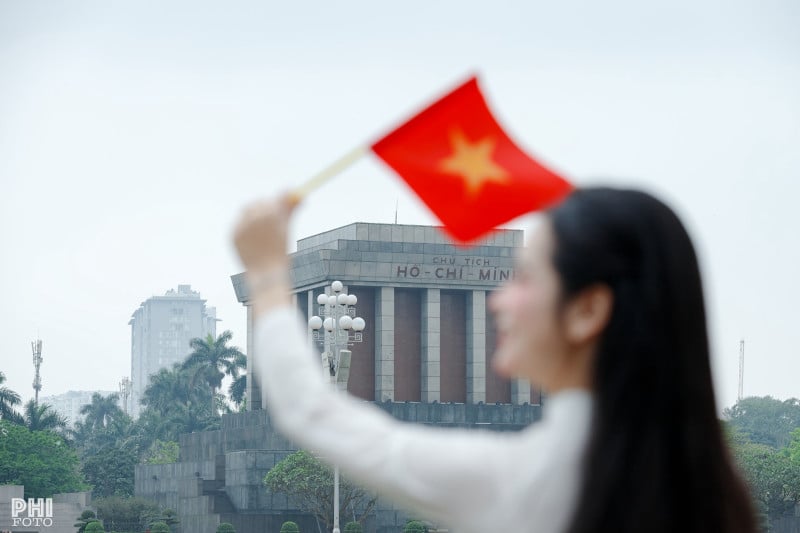 cách tạo sáng chụp ảnh với cờ tổ quốc