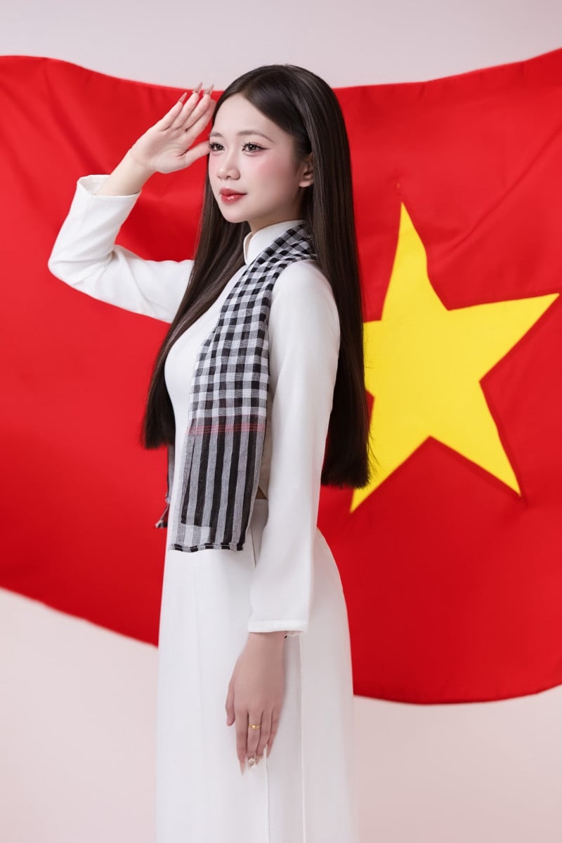 cách tạo sáng chụp ảnh với cờ tổ quốc