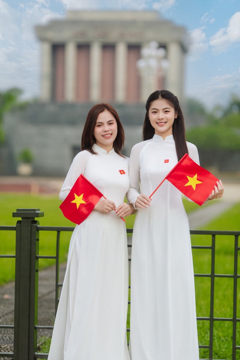 cách tạo sáng chụp ảnh với cờ tổ quốc