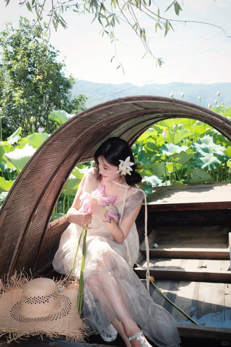 chụp ảnh với sen mặc gì