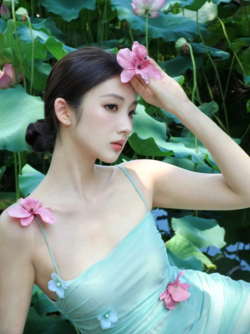 chụp ảnh với sen mặc gì