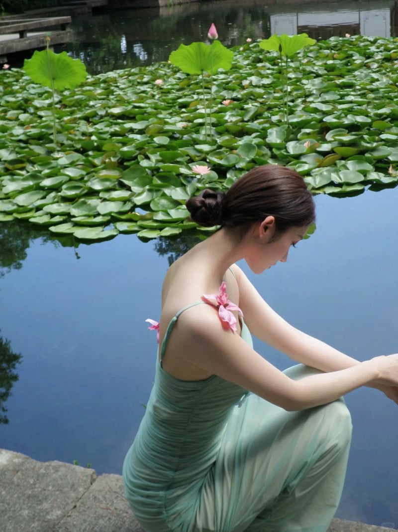 chụp ảnh với sen mặc gì