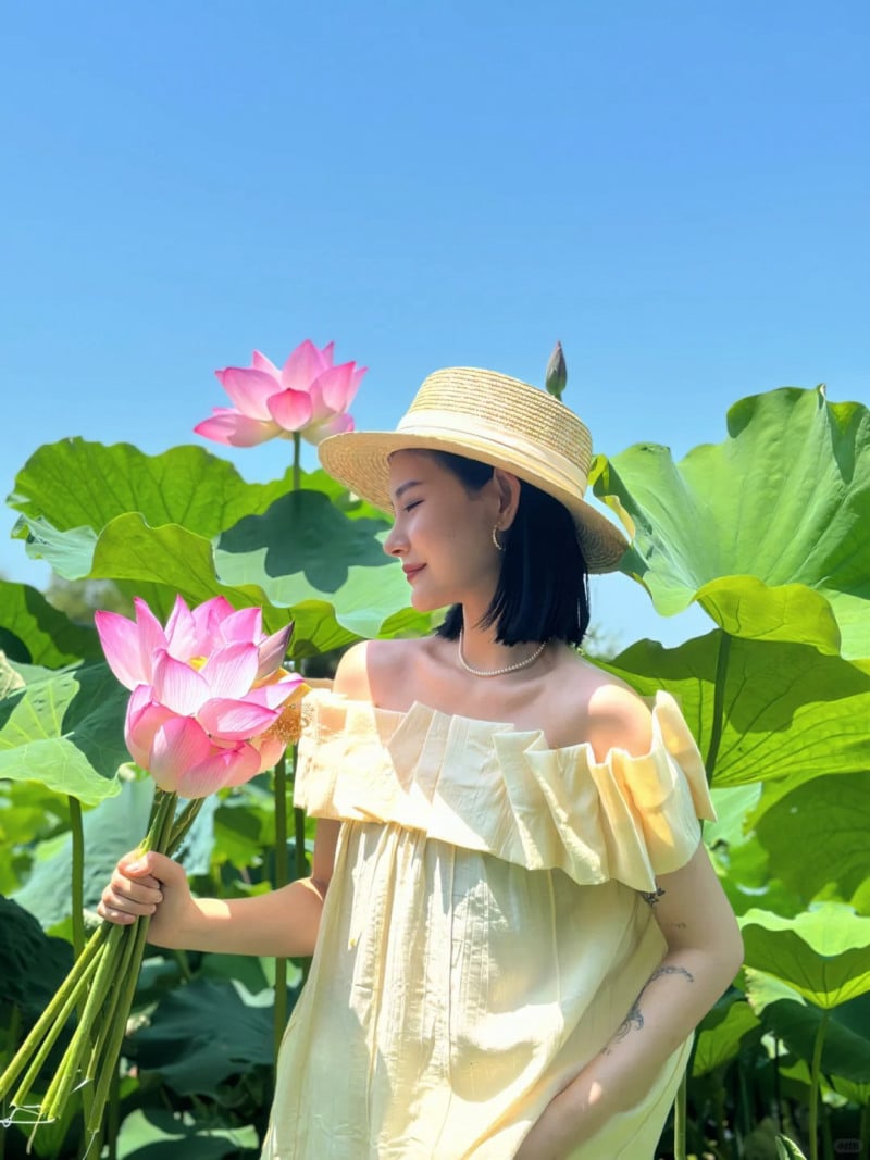 chụp ảnh với sen mặc gì