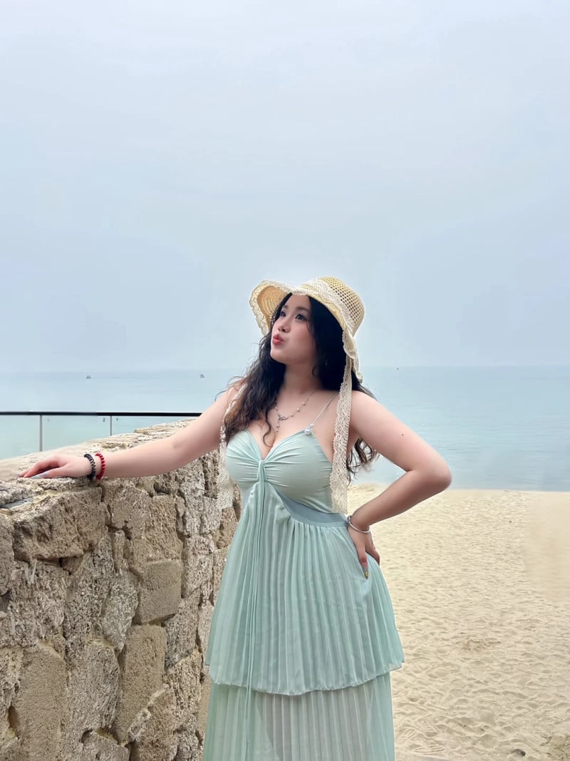 váy đi biển cho người vai to
