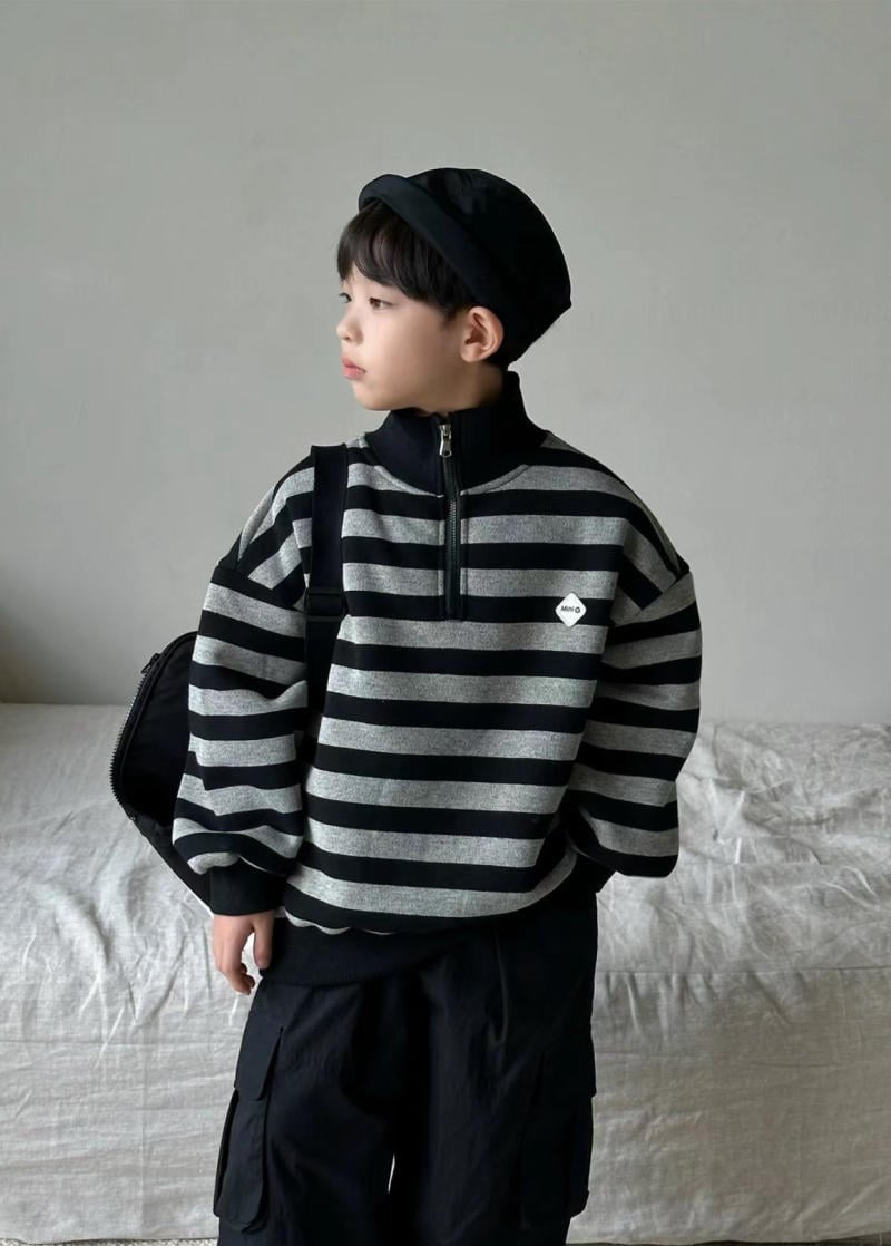 Áo sweater kẻ sọc