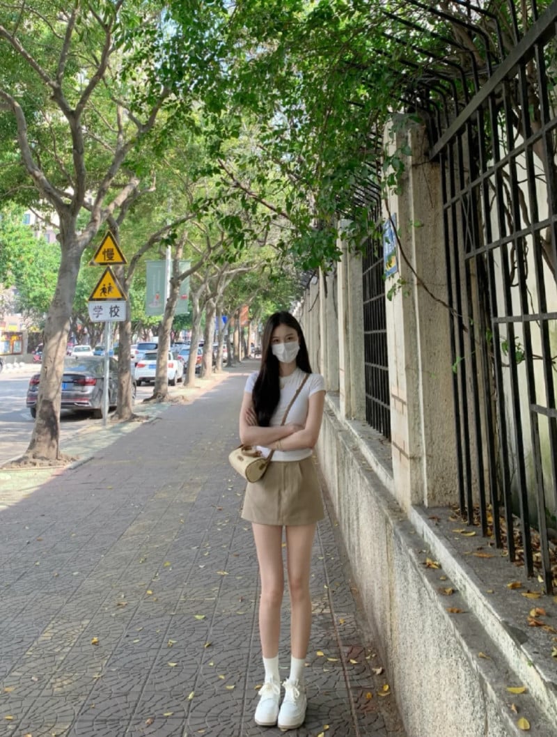 phối đồ với chân váy ngắn