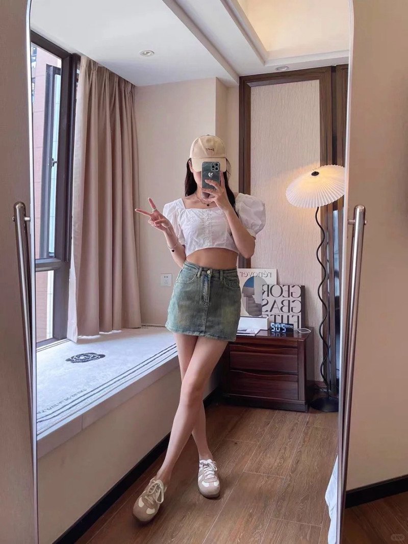 phối đồ với chân váy ngắn