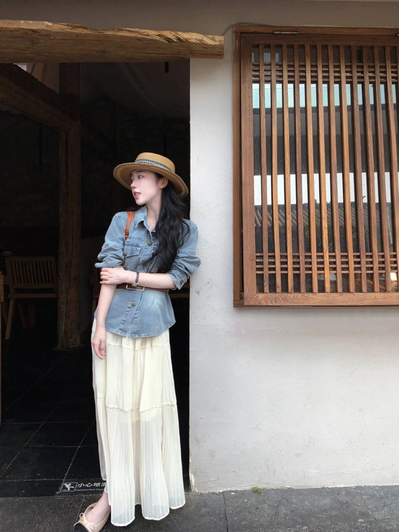 chân váy màu kem phối với áo gì