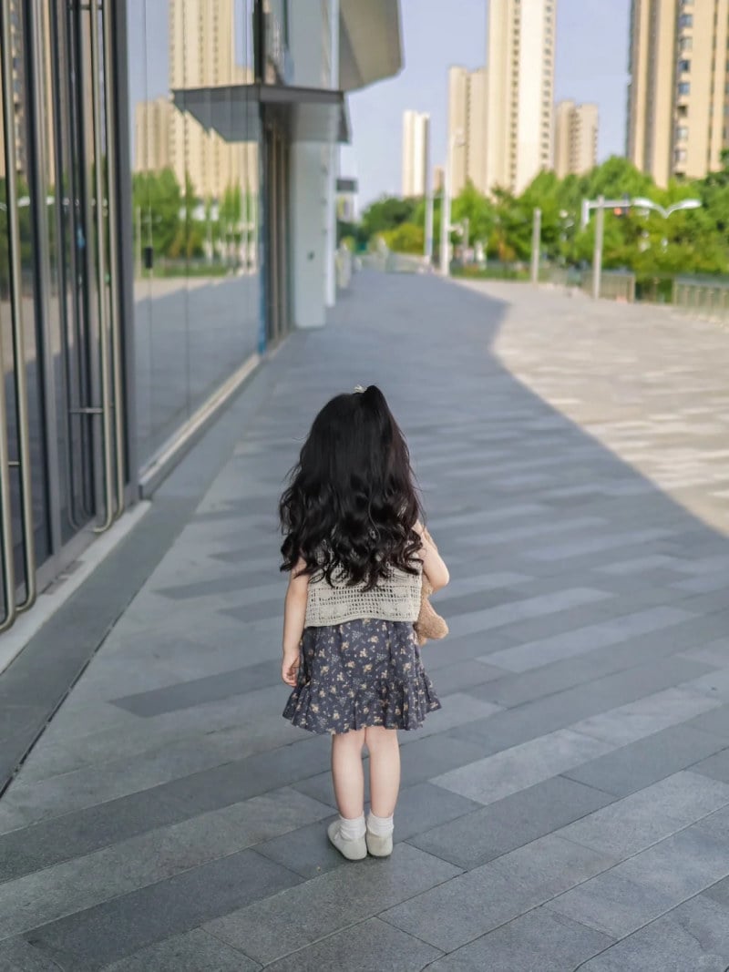 kiểu tóc uốn cho bé gái
