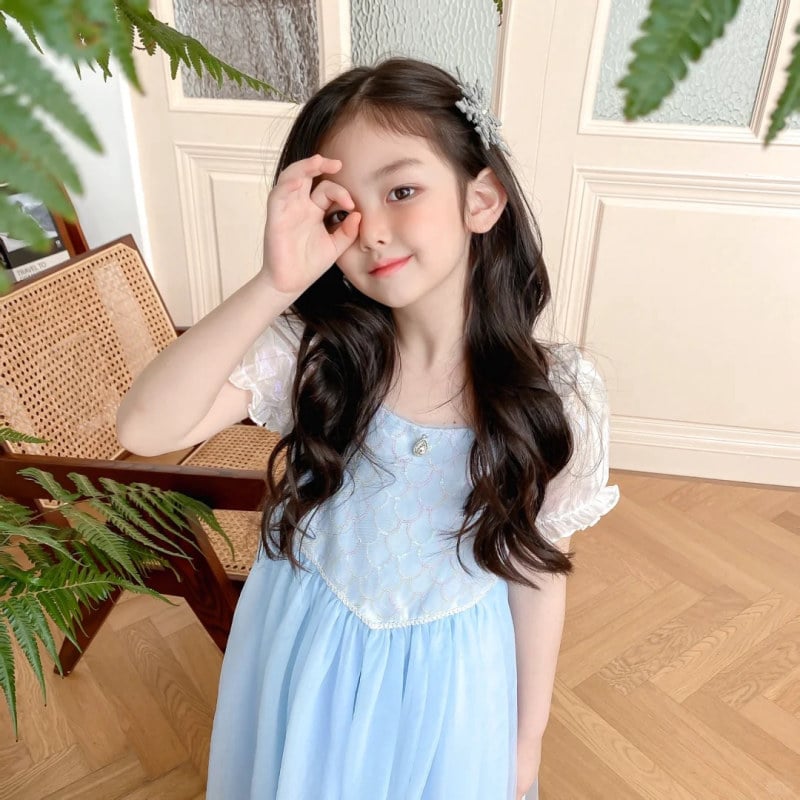 kiểu tóc uốn cho bé gái