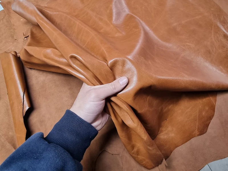 chất liệu leather là gì