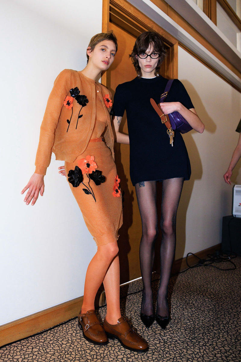 Những lỗi cần tránh để không biến Librarian Core thành phong cách 