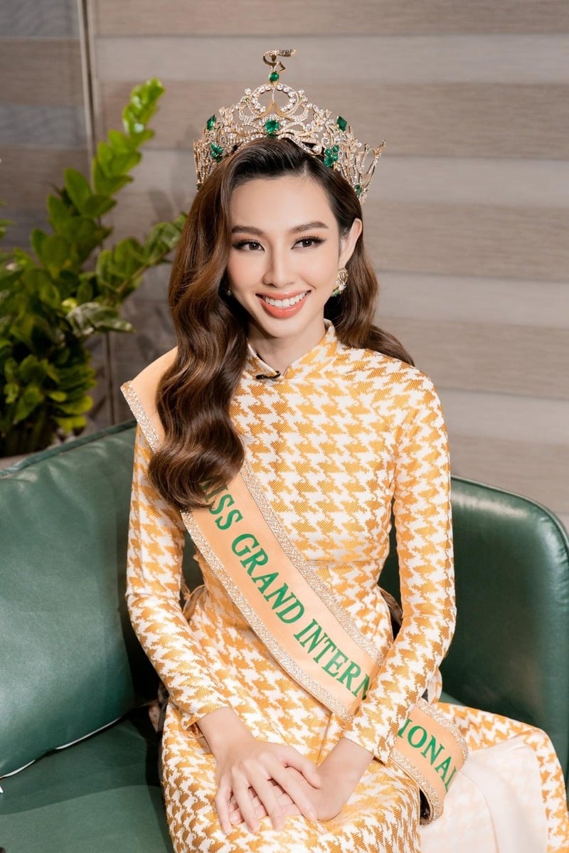 Mặc áo dài đeo bông tai gì