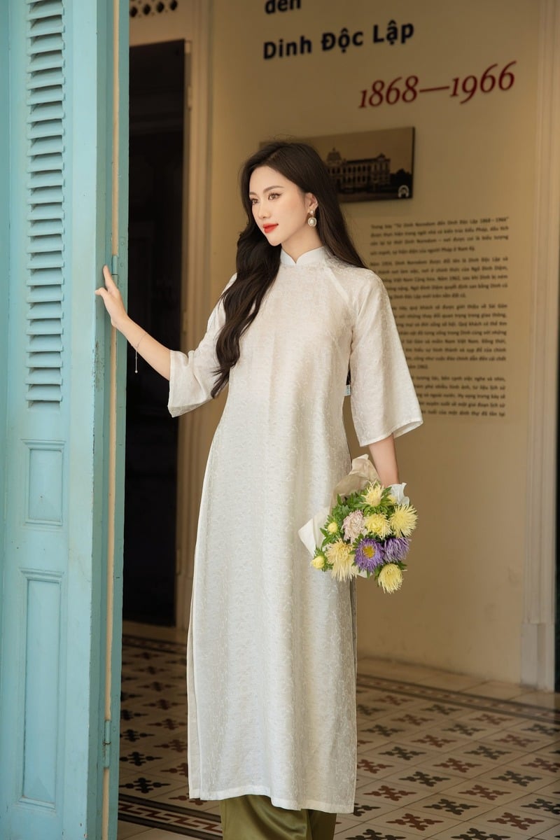 Mặc áo dài đeo bông tai gì