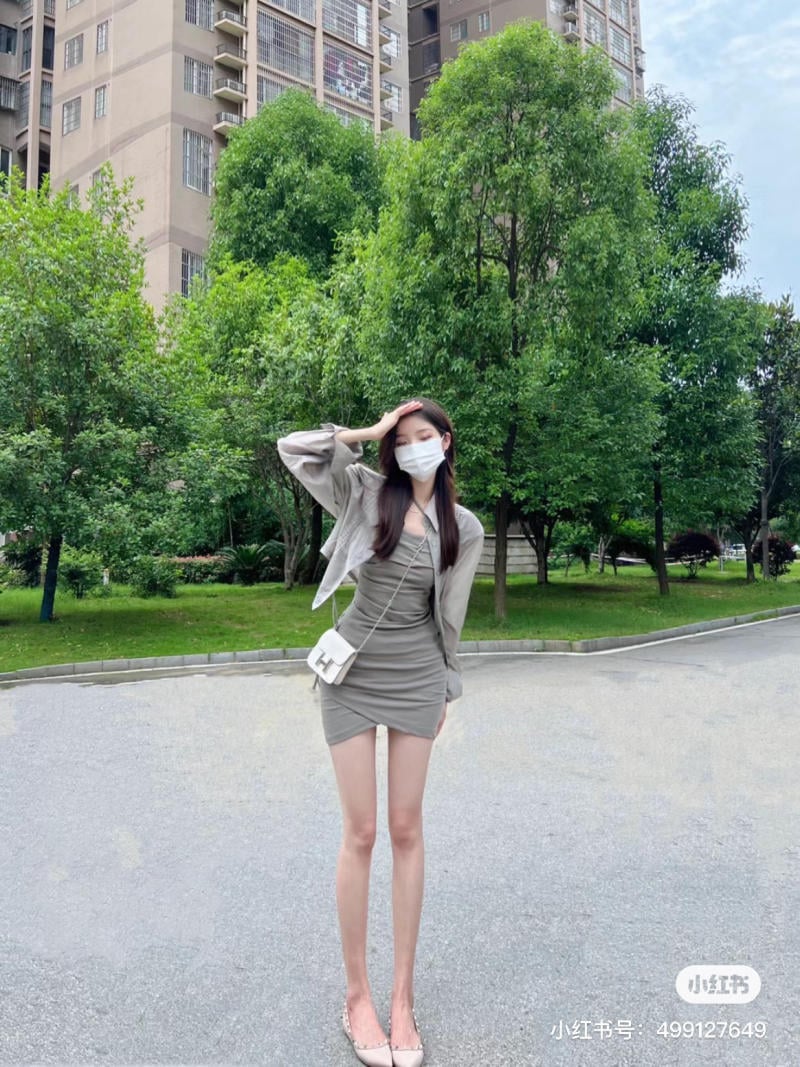đầm body mang giày gì