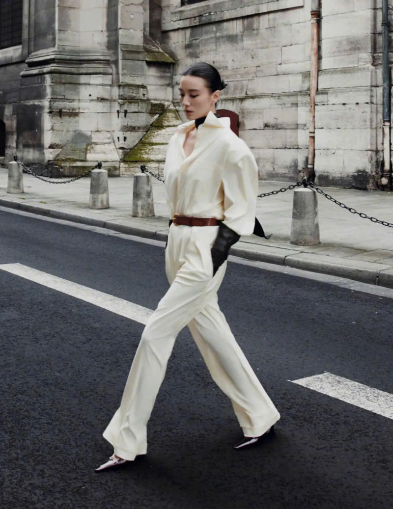 Mặc Jumpsuit Đi Giày Gì Đẹp