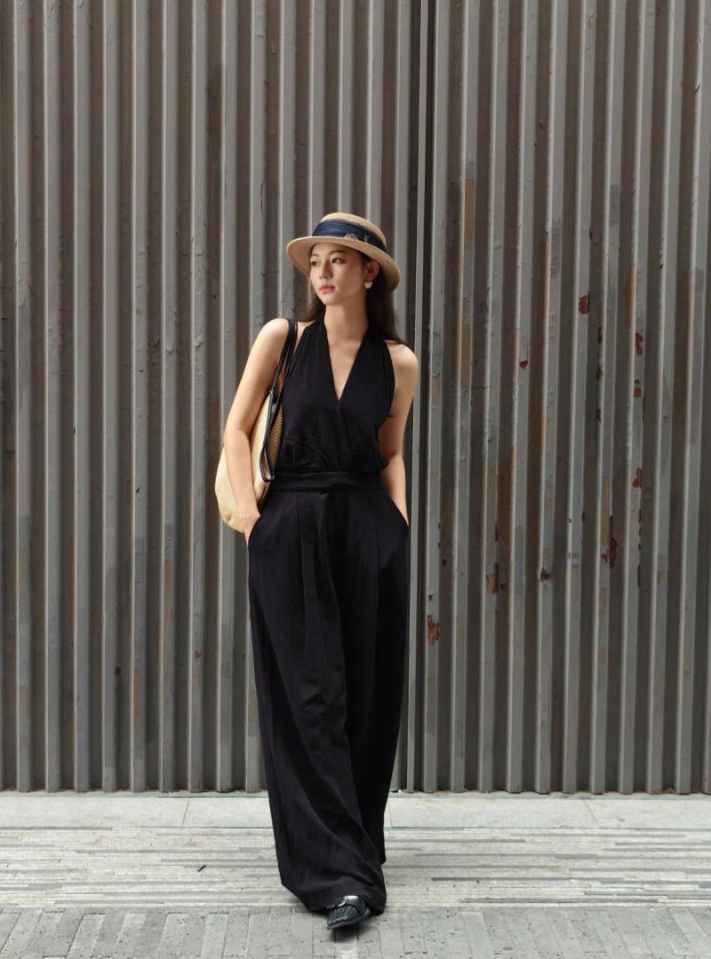 Mặc Jumpsuit Đi Giày Loafer