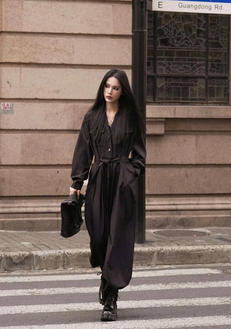 Mặc Jumpsuit Đi Giày Boot