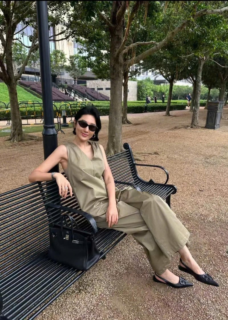 Mặc Jumpsuit Đi Giày Gì Đẹp