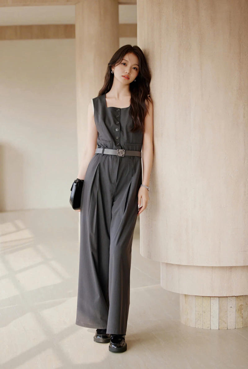 Mặc Jumpsuit Đi Giày Loafer