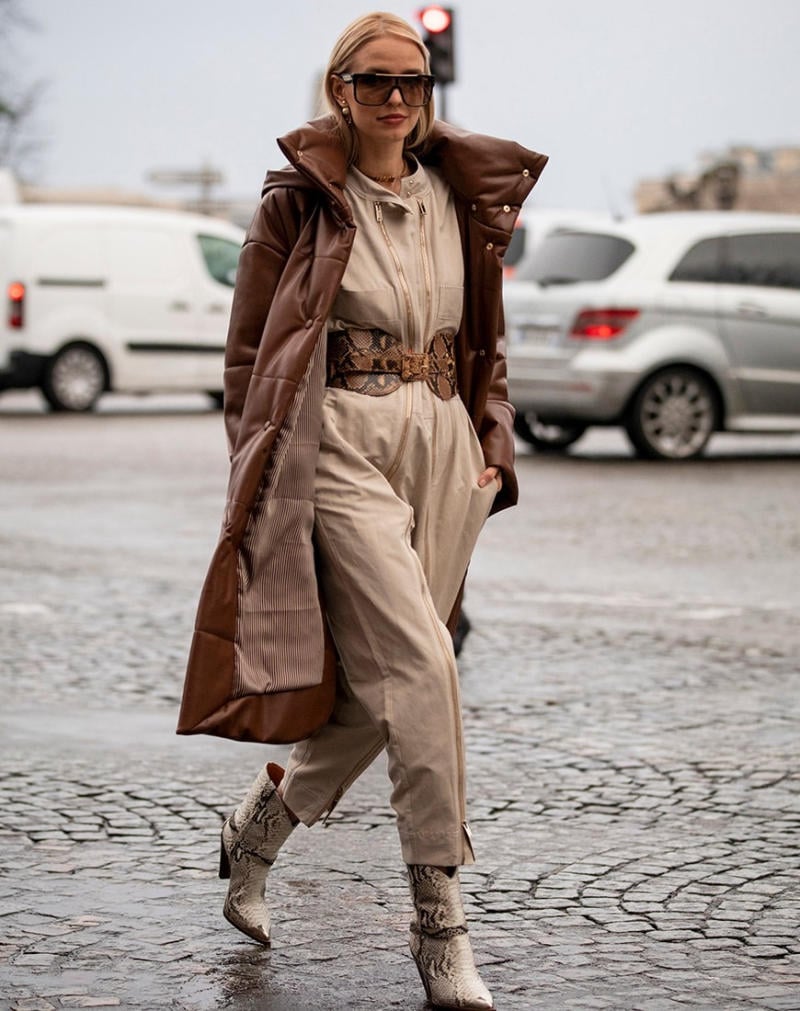 Mặc Jumpsuit Đi Giày Boot
