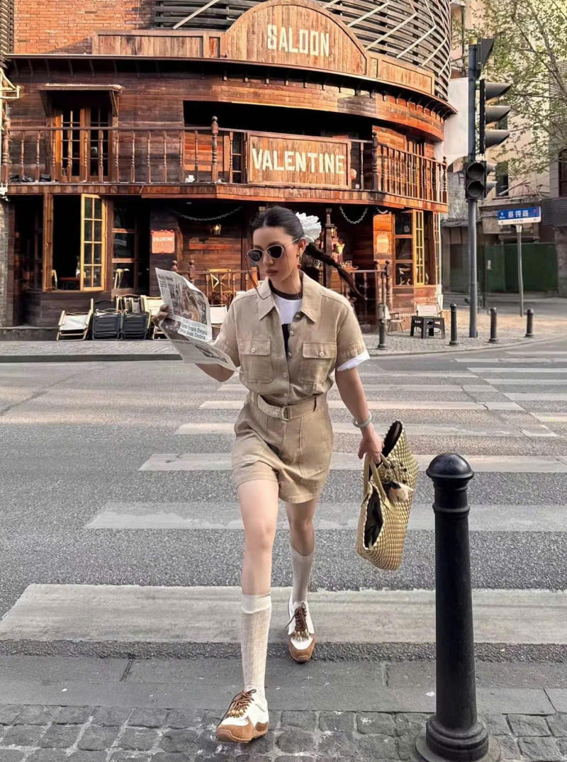 Mặc Jumpsuit Đi Giày Gì Đẹp